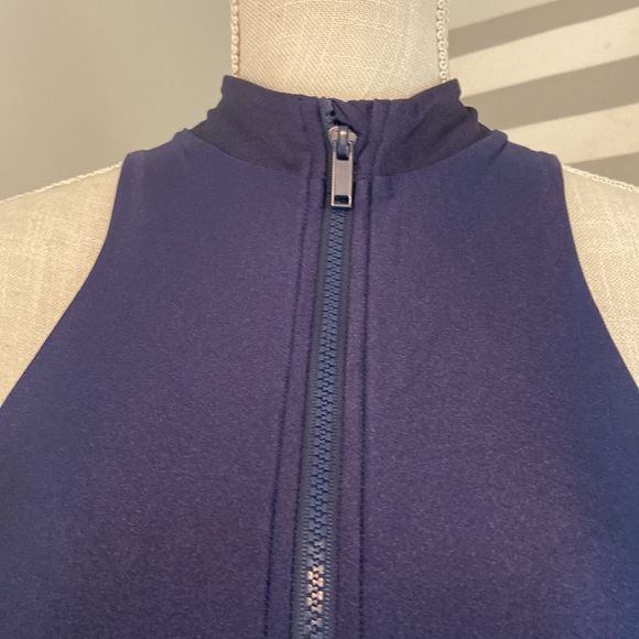 Fabletics Blue Shimmer Leilani Zip Front Built In Bra Tank Size Small NWT - Picture 2 of 10